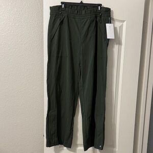 Athleta XL NWT Dark Green Parachute Pants with Elastic Ruffle Waist